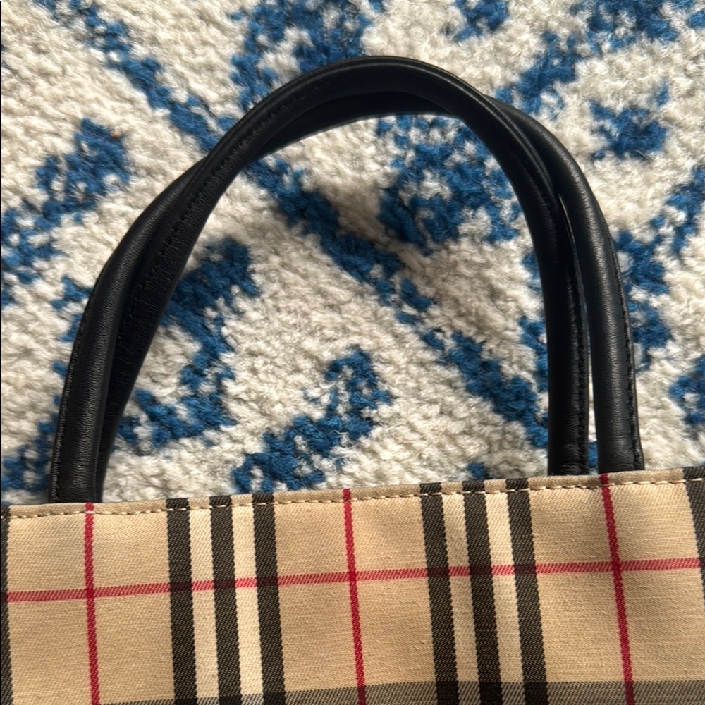 Burberry - Picture 7 of 14